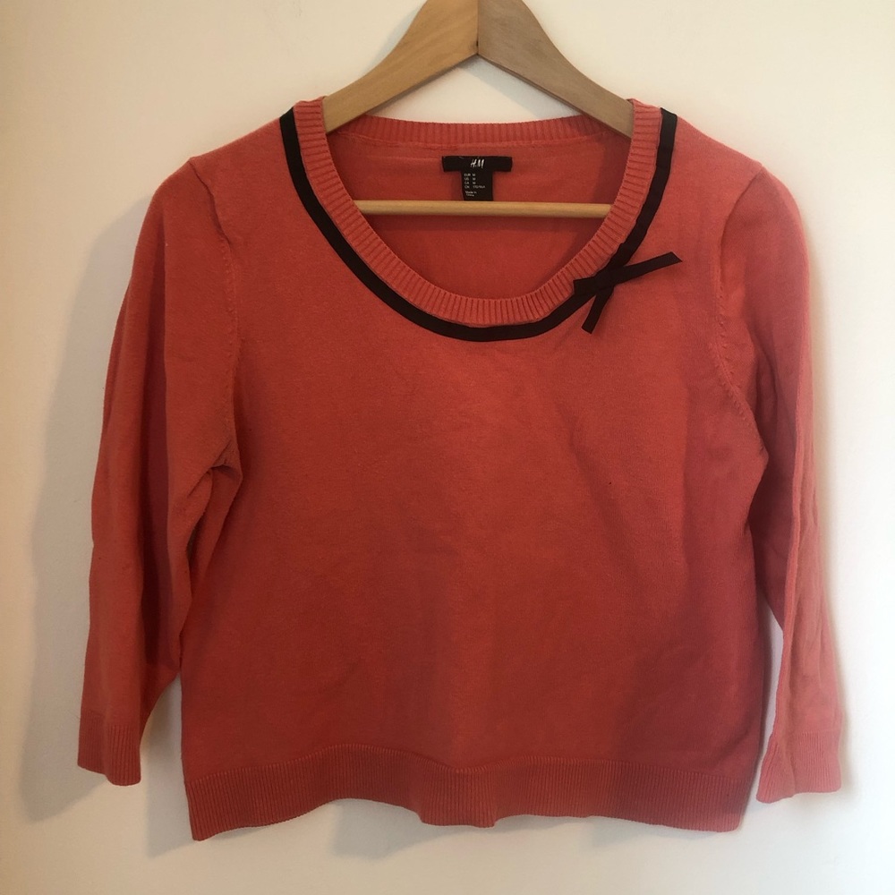 Cropped salmon sweater with black bow